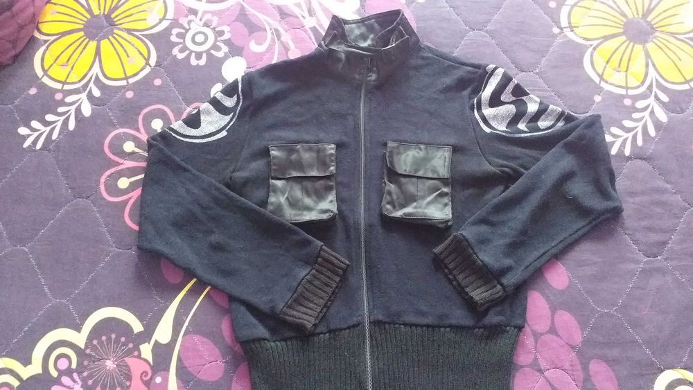 Дамски рокли и жилетки. Всяка на цена от  30 до 80лв.