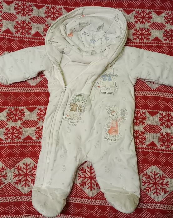 Снежно бели ромпърчета със Зайчето Питър и един розов с мече - 3-6 мес