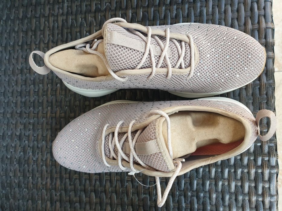 Adidasi Skechers cu strasuri