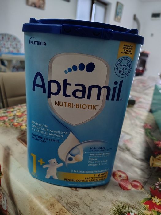 Vand o cutie lapte aptamil 1+