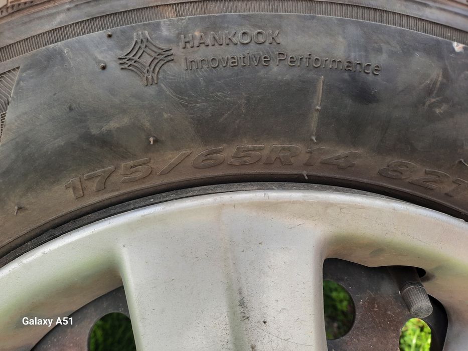 Джанти с гуми зимни за тойота ярис. 14цола