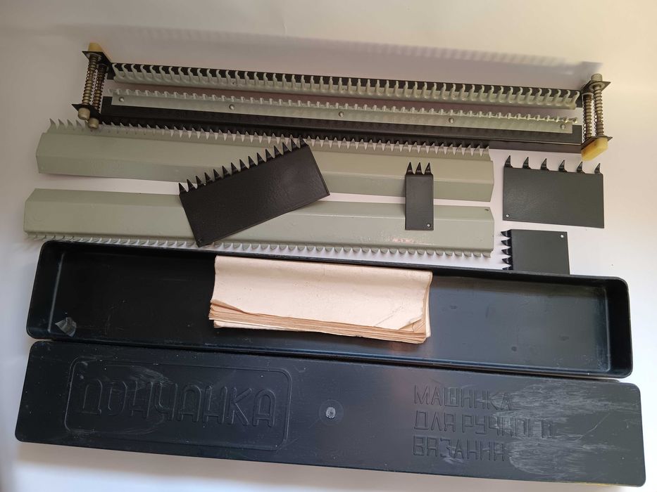 Masina de tricotat manuala, veche , perioada comunista, Ruseasca