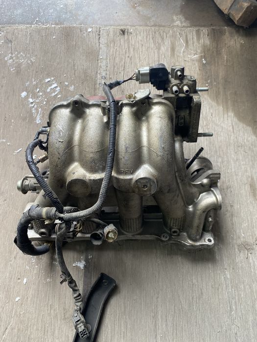 Продам впускной колектор