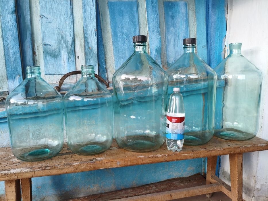 Бутыли стеклянные