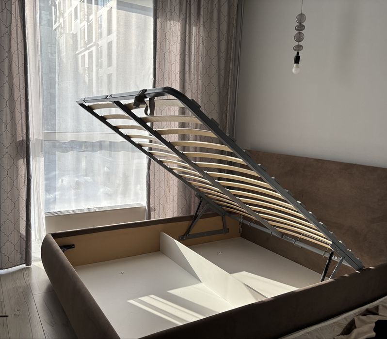 Продается двуспальная кровать