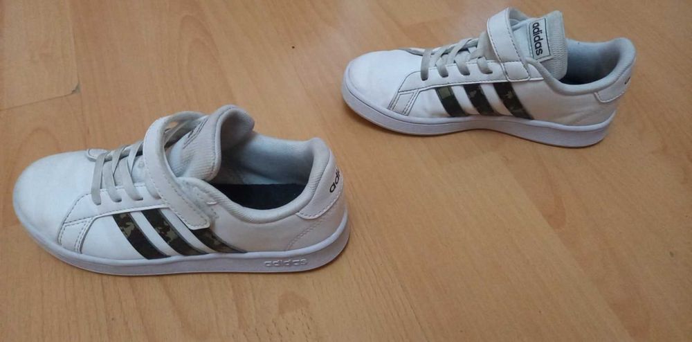 Маратонки Adidas, № 34.