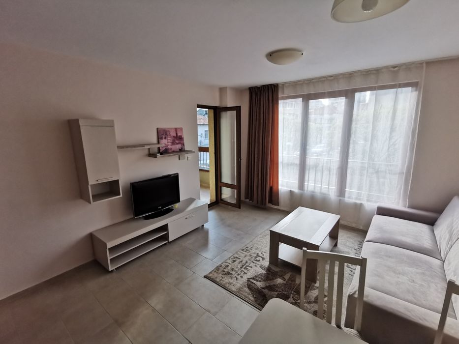 Дава се под наем Двустаен апартамент в Варна, Цветен квартал - 60 кв.м за 459 € - Снимка #1