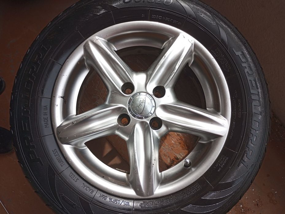 Продаю шины литье в комплекте !