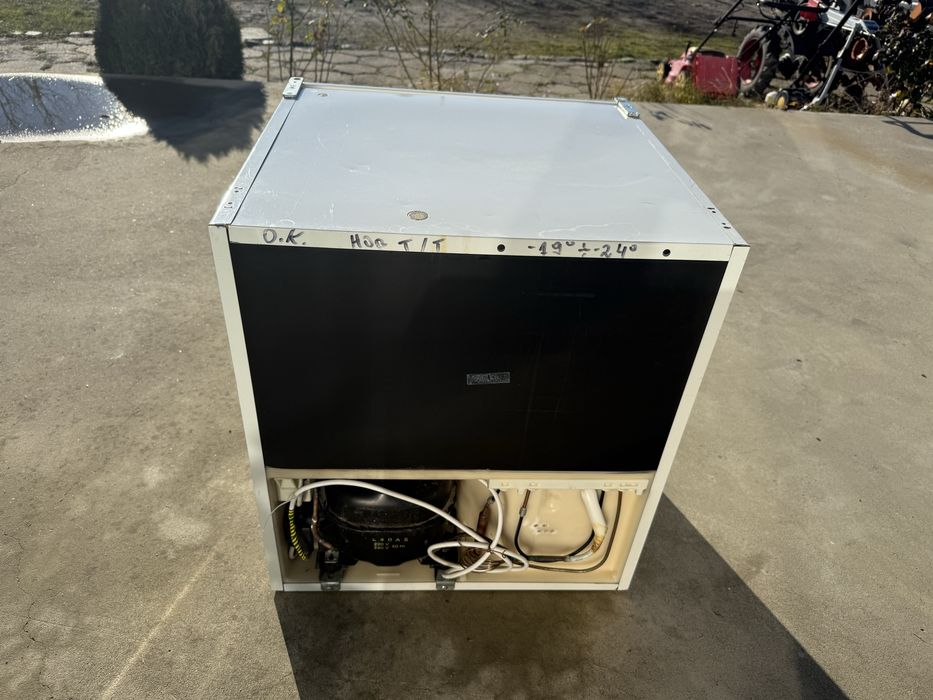 Малък фризер AEG 60 см висок