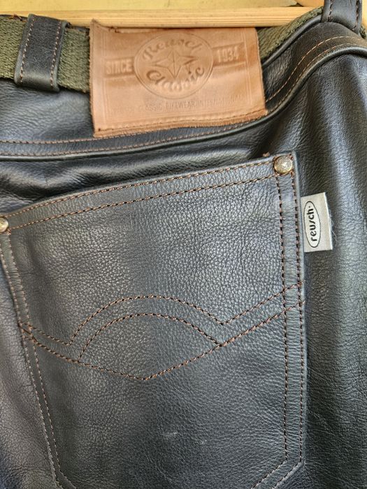 Pantaloni din piele calitate deosebita