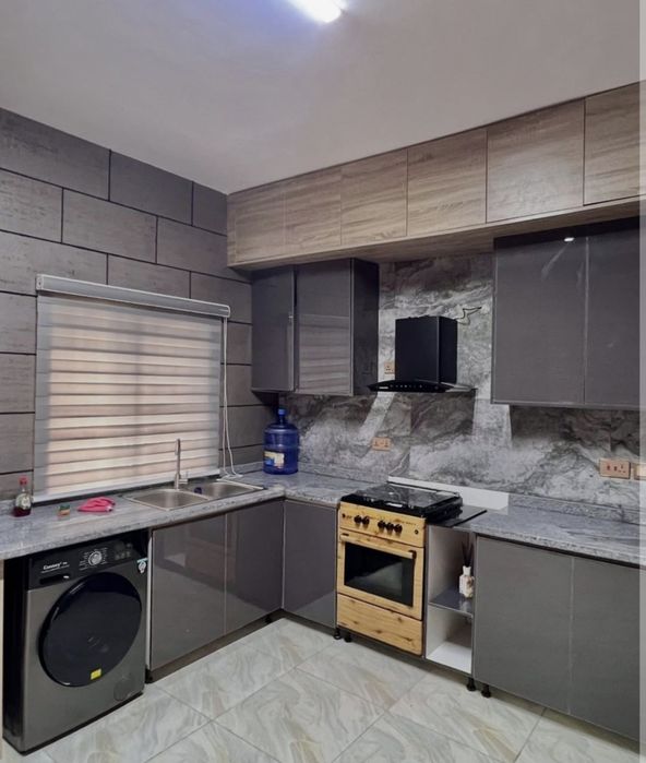 Сдаётся срочно шикарная 2 комнатная квартира на  метро Максима Горкого