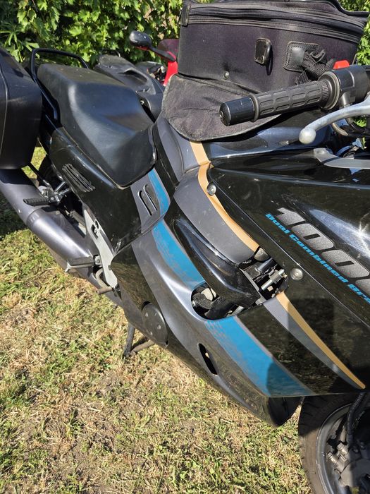 Honda  1000 F  черен