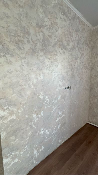 Клеим обои качественно