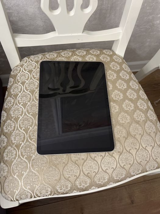 Продаётся б/у айпад срочна!