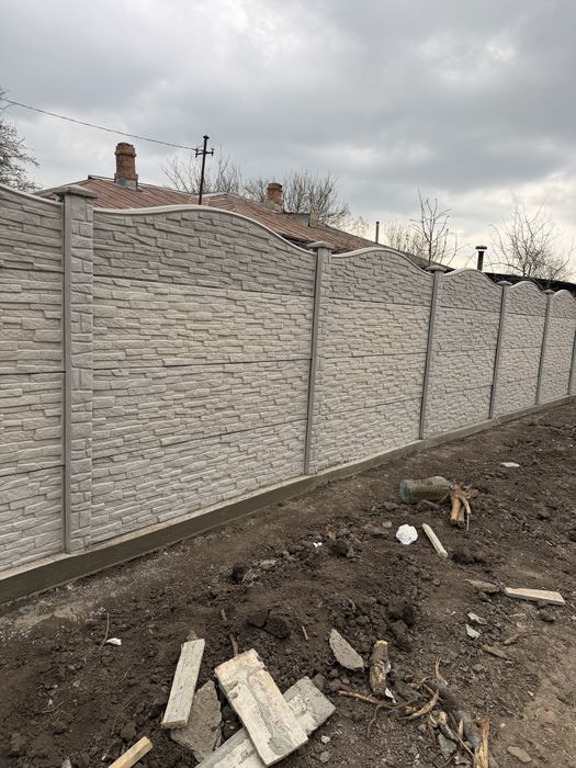 Gard beton / porti metalice-tabla decupata