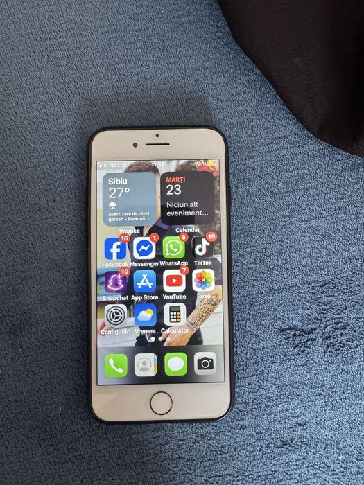 Vand Iphone 7 rose cu baterie 75 %