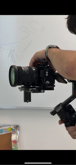 Продаю Sony ZV-E1 Тушку