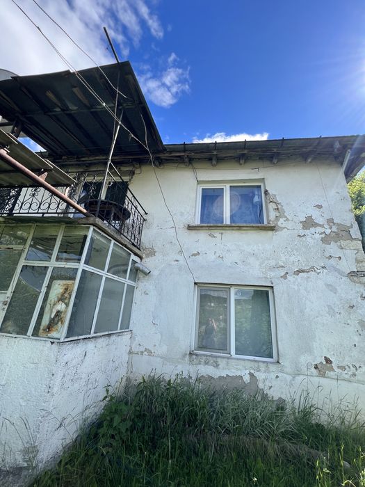 Двуетажна къща - с. Бял извор, общ. Ардино