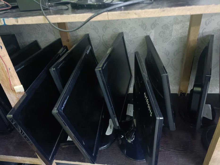 Компьютерные монитор 19 в количестве