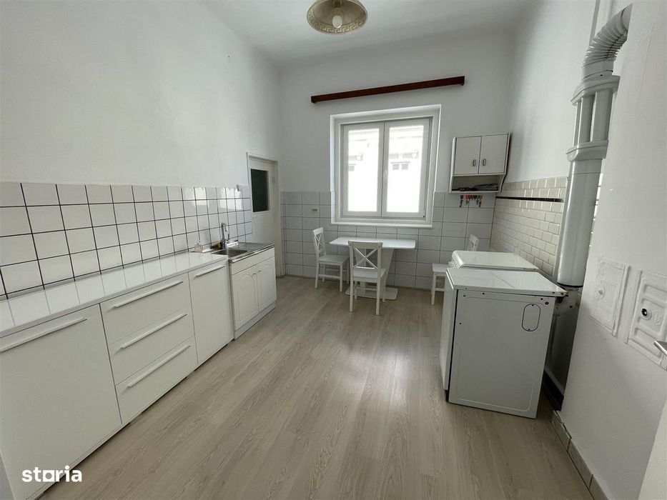 Apartament la casa cu spatiu comercial si garaj - zona Bd. Victoriei