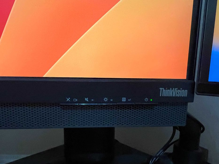 4к 27" монитор Lenovo Thinkvision X1