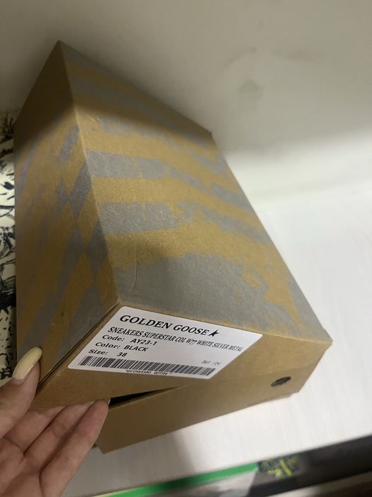 Продам кроссовки