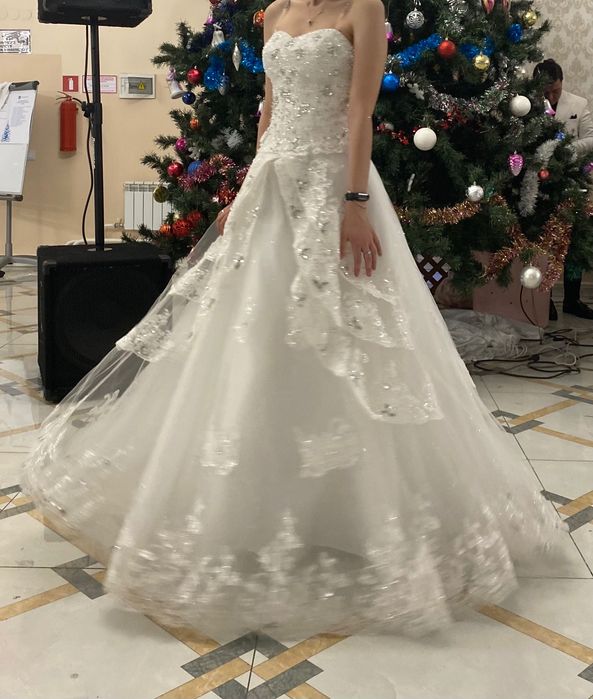 Белое платье (свадебное)