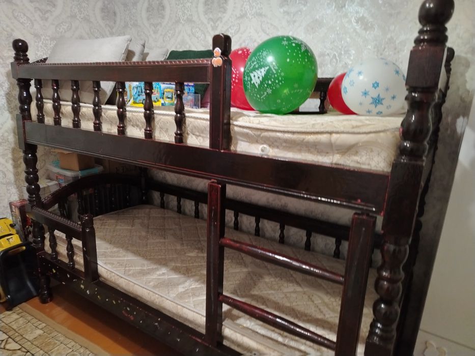 Продается двухэтажная детская кровать