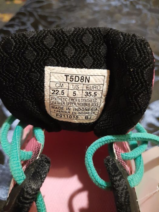 Продам кроссовки женские!