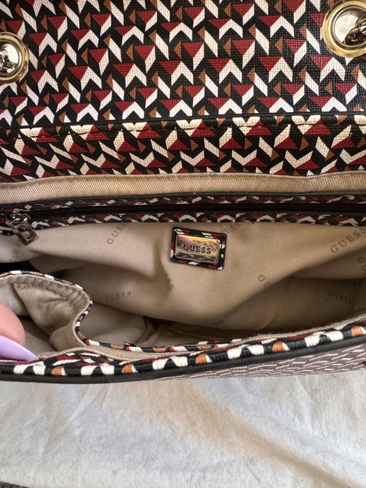 Оригинална чанта Guess