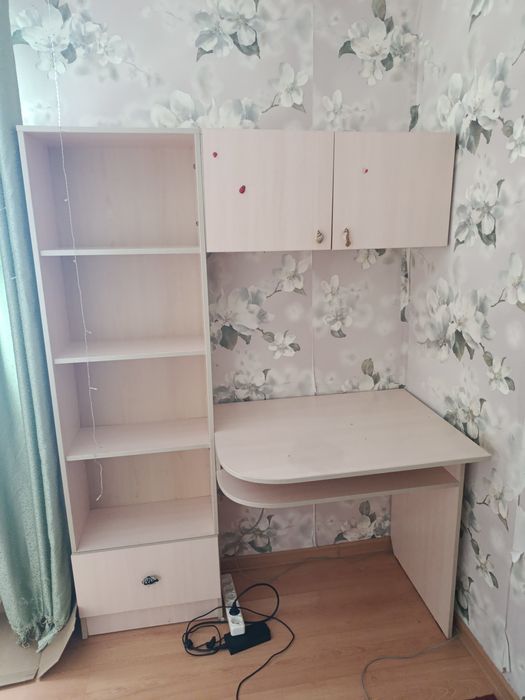 Стол письменный с шкафчиками