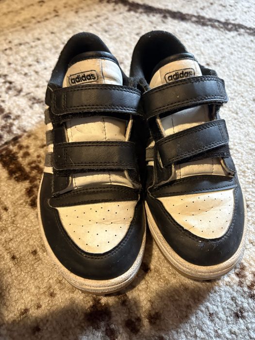 Продавам детски обувки Adidas