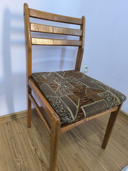 Стол со стульями