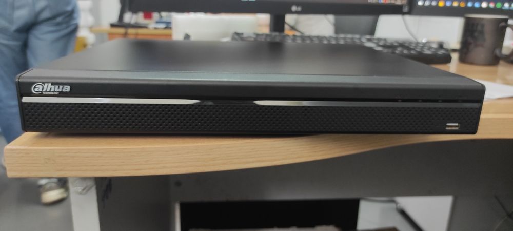 Видеорегистратор Dahua аналоговый, цифровой 16 канальный PoE