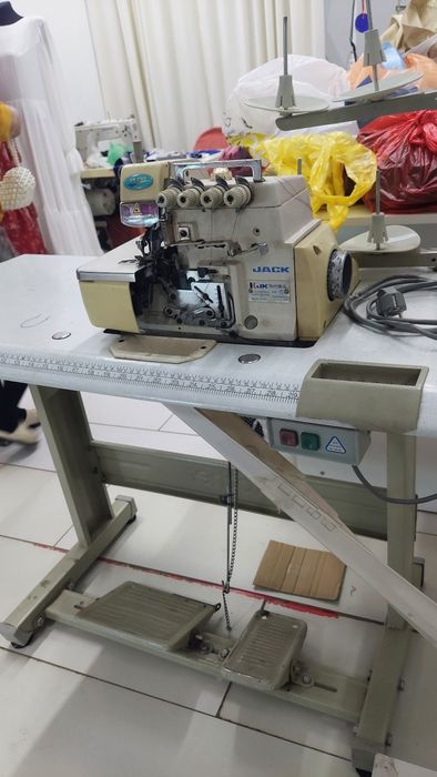 Продается швейная машинка
