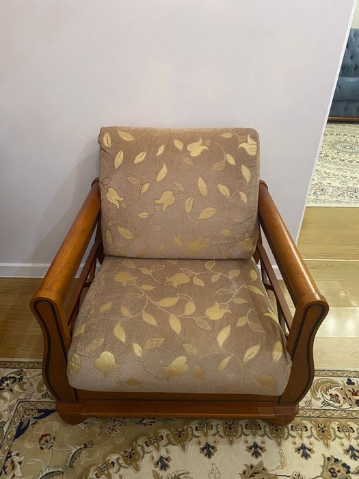 Диван с комплектом из пяти предметов