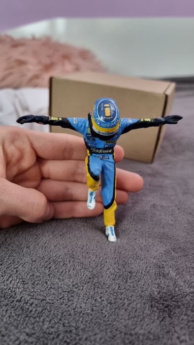 Fernando alonso Renault r26 japanese gp figurine