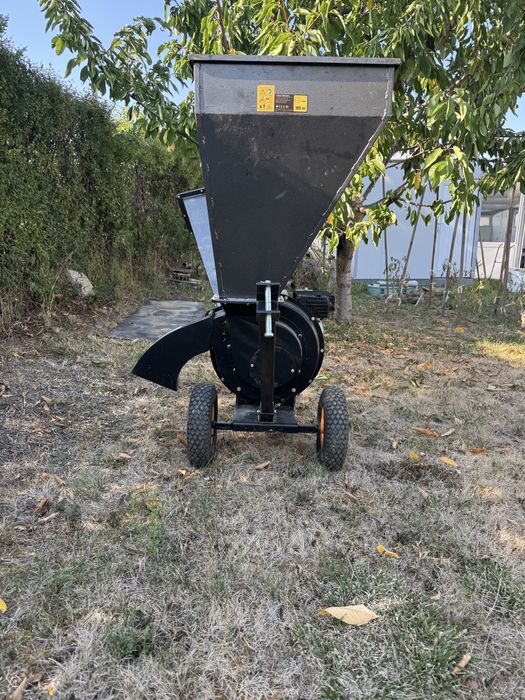 Мощтна моторна клонодробилка  7кс