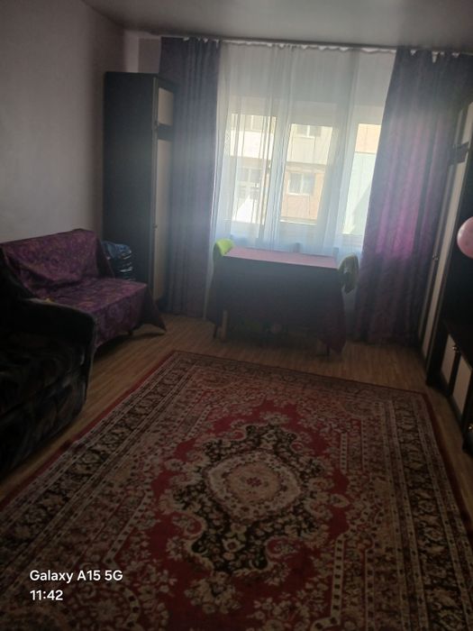 Închiriez apartament 2 camere ,baie ,bucătărie, hol.