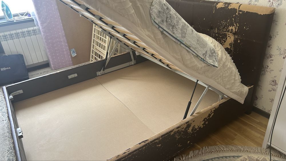 Продается двухспальная кровать