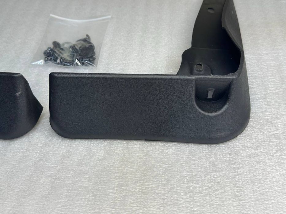 Брызговики на Camry 80