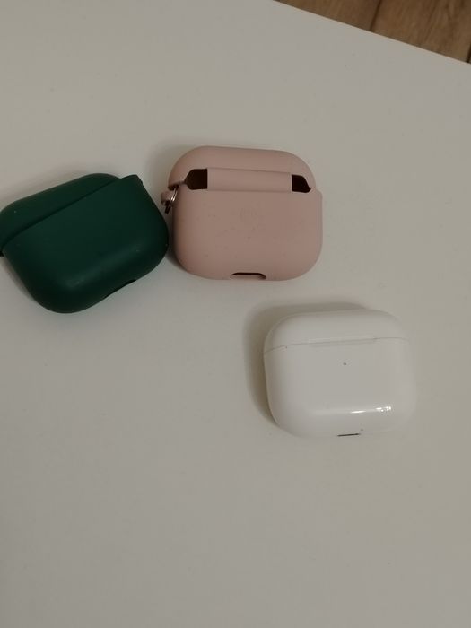 Продам Aipods 3 with Wireless Charging Case. Оригинал.