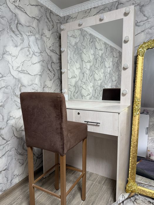 Продам визажный столик