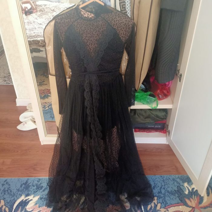 Продаю шикарное черное платье
