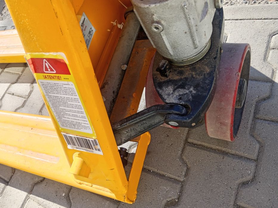 Se vinde transpalet manual