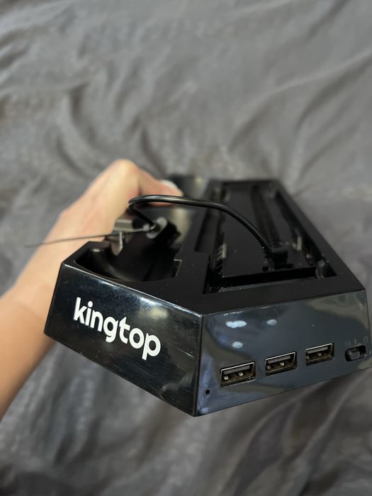 Stație de încărcare și răcire Kingtop pentru consolă PS4/controlere