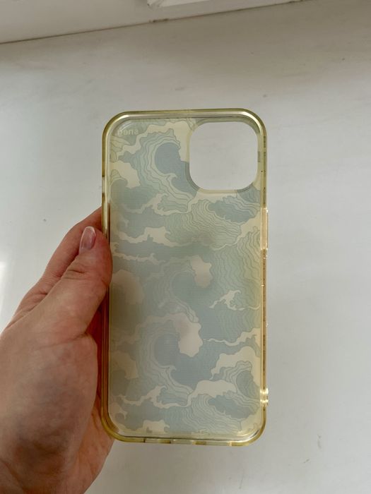 Чехлы на iPhone 13