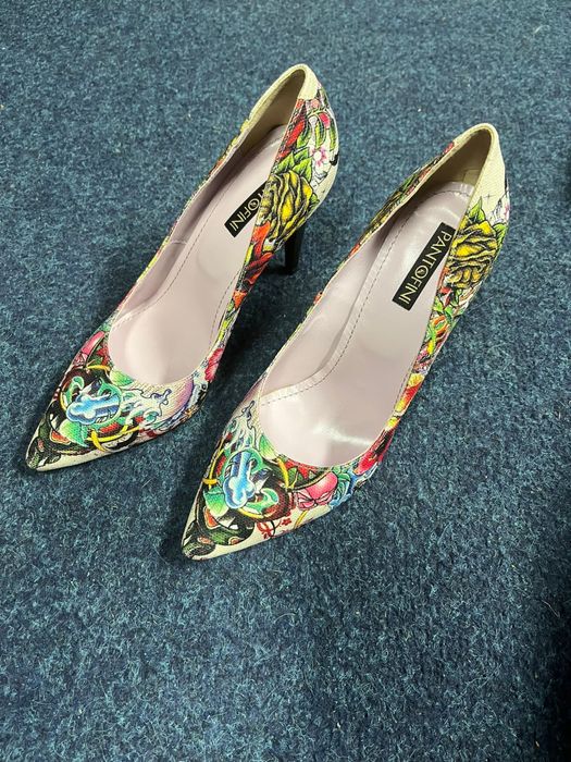 Vand tocuri pantofini noi