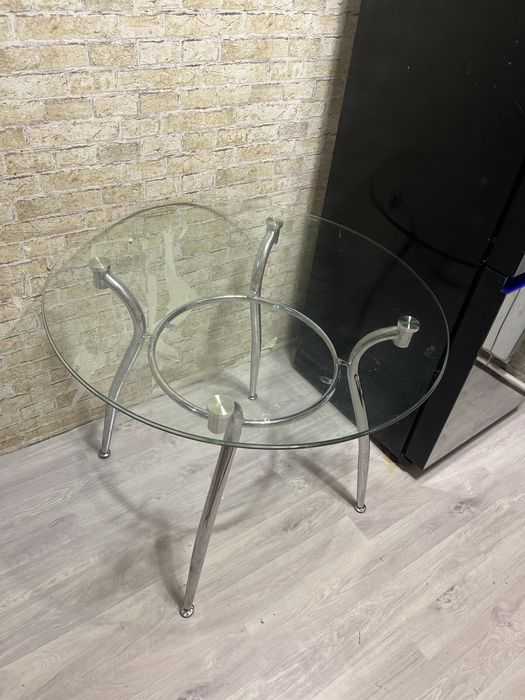 Кухонный стол . 10.000 тг