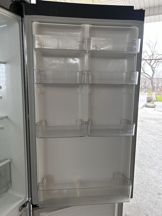 Холодильник LG в продаже